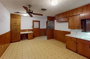 613 Southside Dr, Angleton, TX 77515 - Photo 8