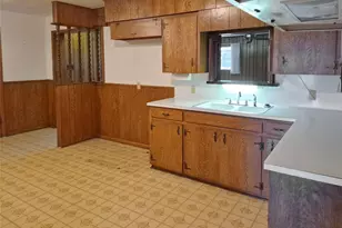 613 Southside Dr, Angleton, TX 77515 - Photo 6