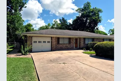 613 Southside Drive, Angleton, TX 77515 - Photo 2