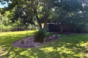 613 Southside Dr, Angleton, TX 77515 - Photo 36