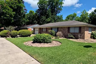 613 Southside Dr, Angleton, TX 77515 - Photo 40