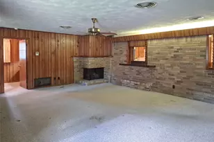 613 Southside Dr, Angleton, TX 77515 - Photo 10