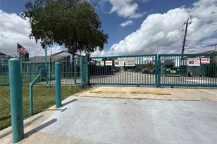 9550 Deering Dr, Houston, TX 77036 - Photo 22