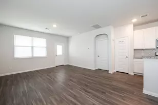 911 Imperial Heights Dr, Houston, TX 77073 - Photo 6