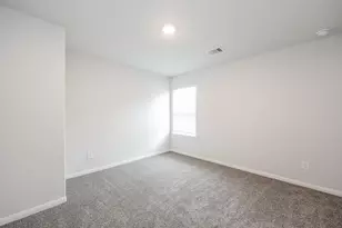 911 Imperial Heights Dr, Houston, TX 77073 - Photo 30