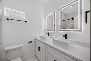 8208 Sterlingshire St, Houston, TX 77078 - Photo 16