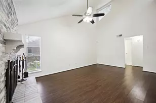 13895 Hollowgreen Dr, Houston, TX 77082 - Photo 8