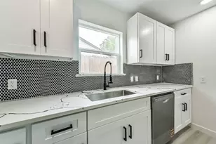 3853 Wentworth St, Houston, TX 77004 - Photo 14