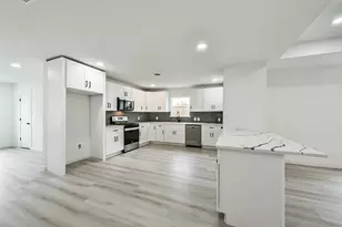 3853 Wentworth St, Houston, TX 77004 - Photo 8