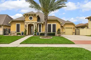 628 Appia Dr, Kemah, TX 77565 - Photo 1