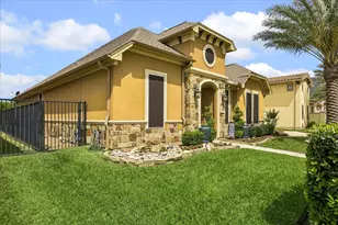 628 Appia Dr, Kemah, TX 77565 - Photo 2