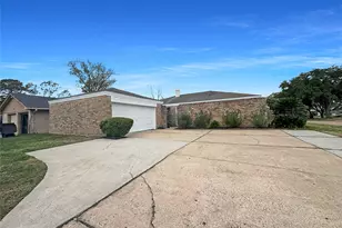 8347 Sterlingshire St, Houston, TX 77078 - Photo 1