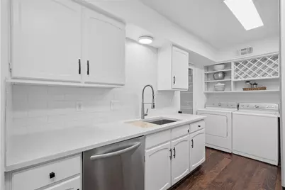 353 N Post Oak Lane #825, Houston, TX 77024 - Photo 2