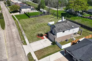 8014 Royalwood Dr, Houston, TX 77049 - Photo 32