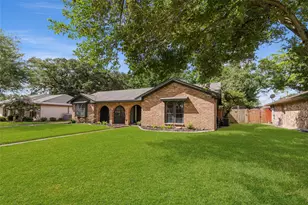 109 Tamarisk Trail, Lake Jackson, TX 77566 - Photo 1