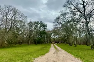 327 County Rd 735, Angleton, TX 77515 - Photo 36