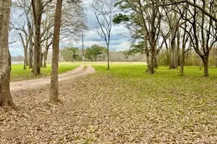 327 County Rd 735, Angleton, TX 77515 - Photo 2