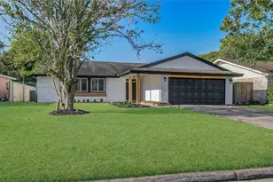 17114 Barcelona Dr, Friendswood, TX 77546 - Photo 2