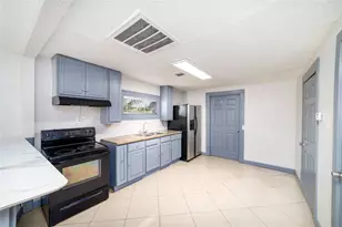 9201 Klondike St, Houston, TX 77075 - Photo 10
