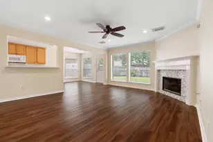 27 N Queenscliff Cir, The Woodlands, TX 77382 - Photo 8
