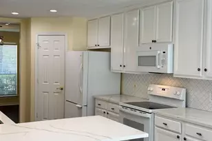 27 N Queenscliff Cir, The Woodlands, TX 77382 - Photo 12