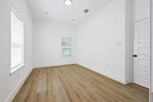 8123 Betty Boop St, Houston, TX 77028 - Photo 16