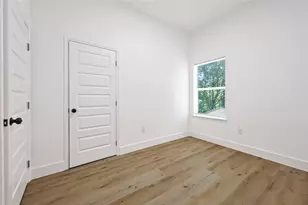 8123 Betty Boop St, Houston, TX 77028 - Photo 14