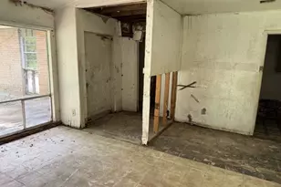 1015 N Liberty St, El Campo, TX 77437 - Photo 10