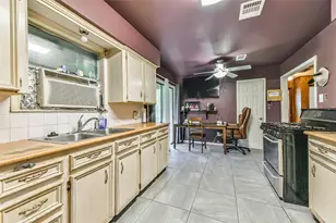 10438 Caxton St, Houston, TX 77016 - Photo 20