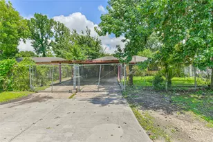 10438 Caxton St, Houston, TX 77016 - Photo 2