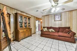 10438 Caxton St, Houston, TX 77016 - Photo 6