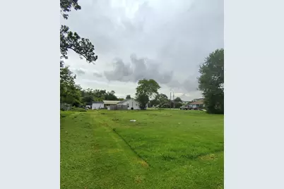 9 Northridge Drive, Baytown, TX 77521 - Photo 1