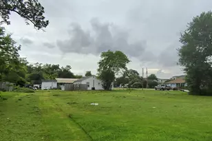 9 Northridge Dr, Baytown, TX 77521 - Photo 1