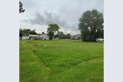 9 Northridge Drive, Baytown, TX 77521 - Photo 2