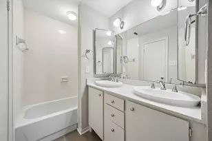 718 Bering Dr, Houston, TX 77057 - Photo 16