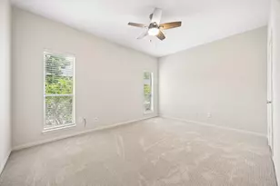 718 Bering Dr, Houston, TX 77057 - Photo 18