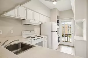 718 Bering Dr, Houston, TX 77057 - Photo 8