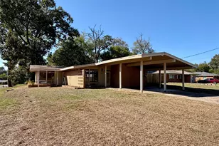 1505 Berry Ln, Longview, TX 75602 - Photo 2