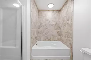 727 Bunker Hill Rd, Houston, TX 77024 - Photo 18
