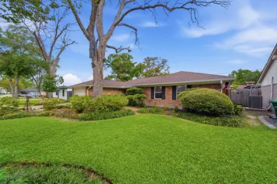 9910 Pine Lake Drive, Houston, TX 77055 - Photo 2