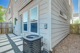 2054 Johanna Crk Dr, Houston, TX 77055 - Photo 32