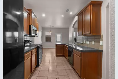 15227 Victoria, Baytown, TX 77523 - Photo 6