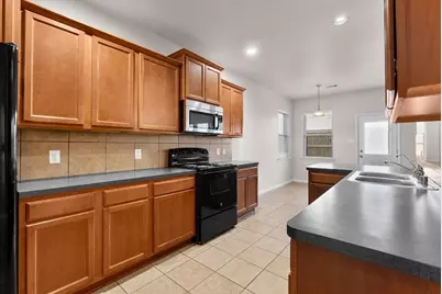 15227 Victoria, Baytown, TX 77523 - Photo 8