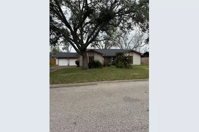 2612 Lake Park Drive Drive, La Marque, TX 77568 - Photo 1