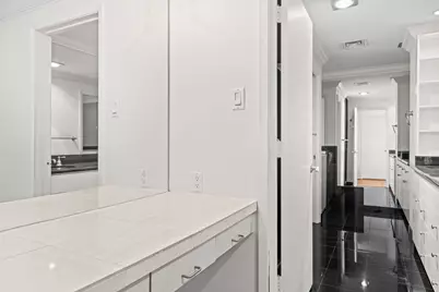 5000 Montrose Boulevard #21E, Houston, TX 77006 - Photo 22