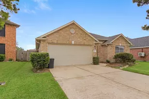 300 Spencer Landing E, La Porte, TX 77571 - Photo 2