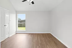 300 Spencer Landing E, La Porte, TX 77571 - Photo 14