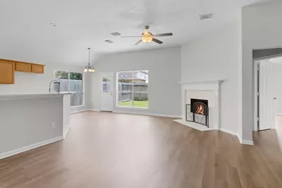 300 Spencer Landing E, La Porte, TX 77571 - Photo 6