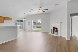 300 Spencer Landing E, La Porte, TX 77571 - Photo 6