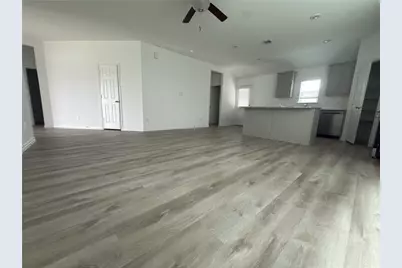 510 Oak Chase Avenue, Dayton, TX 77535 - Photo 4